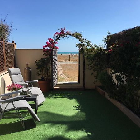 Beach Flat With Garden Castelldefels Eksteriør bilde